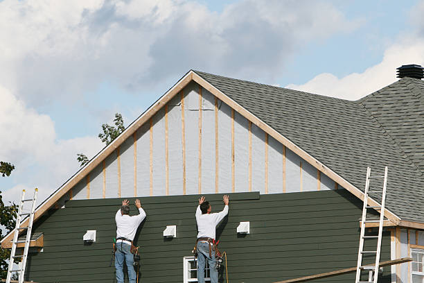 Professional Siding Installation technician working in Barberton, WA
